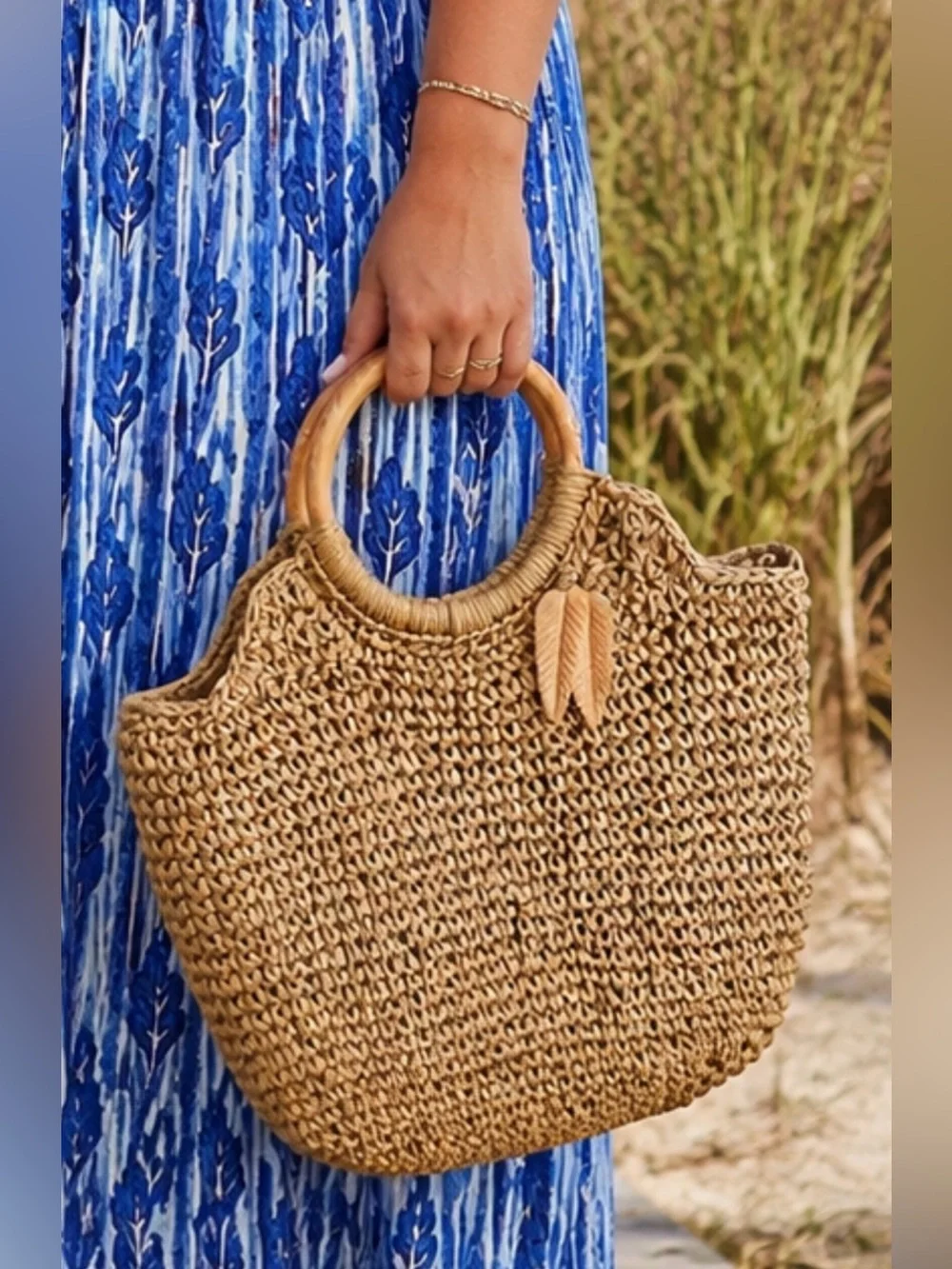Tommy Bahama Tan Raffia Straw Hobo Carved Handles Leaves Charms Tote Bag EUC
